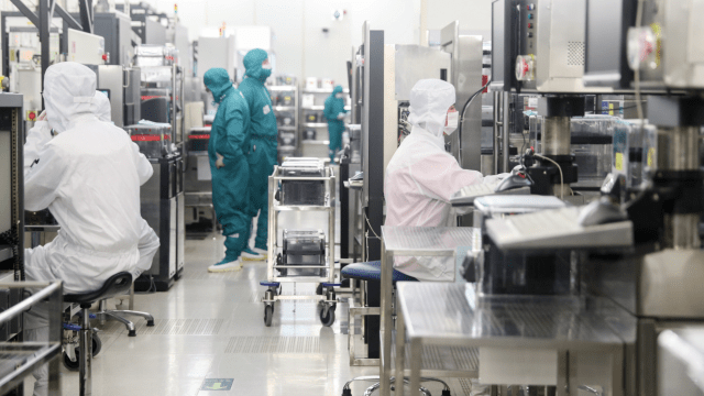 上海:力争到2027年在集成电路等重点产业领域培育10家左右具有国际竞争力的上市公司 形成3000亿元并购交易规模