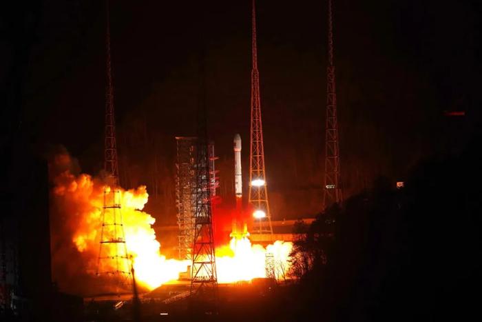 【财闻联播】多地住建部门回应"取消公摊"!220吨级,中国火箭重大突破