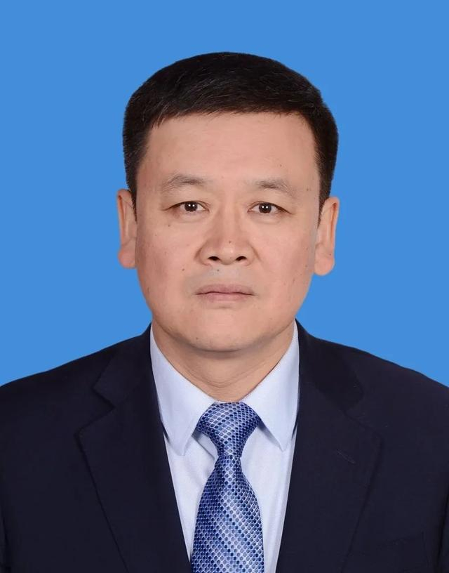 王伟中，当选内蒙古自治区人大常委会主任，曾任广东省省长！包钢，当选内蒙古自治区政府主席