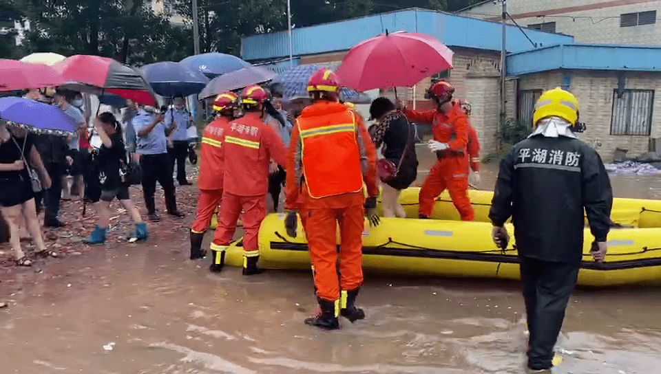 全市停课 珠海暴雨红色预警生效