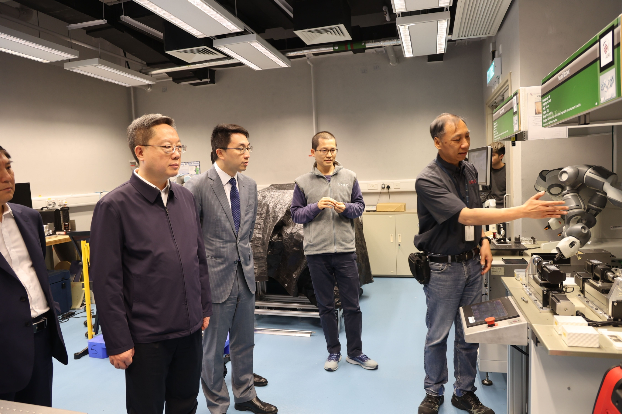 神舟二十三号航天员黎家盈寄语香港青少年:心怀家国 为香港为祖国贡献智慧和力量