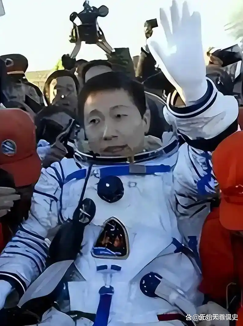 杨利伟:载人登月计划正常推进