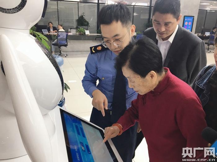人形机器人拥有“身份证” 行业探索全生命周期管理